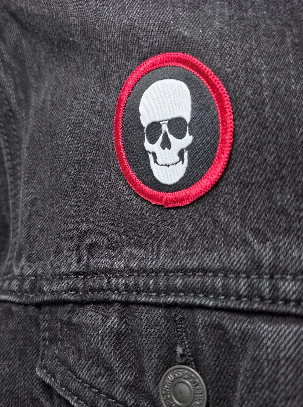 Levi's 72334-0144 Trucker Denim Jacket Mens L Faded Black Skull Patch Custom